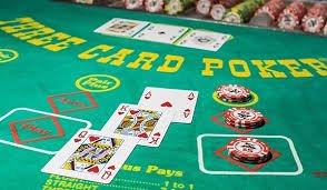 Tampilan antarmuka platform editoto dengan berbagai fitur hiburan online